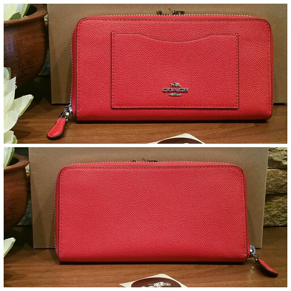 *SALE* NEW Coach Accordion Wallet ($250 retail) - Picture 2 of 5